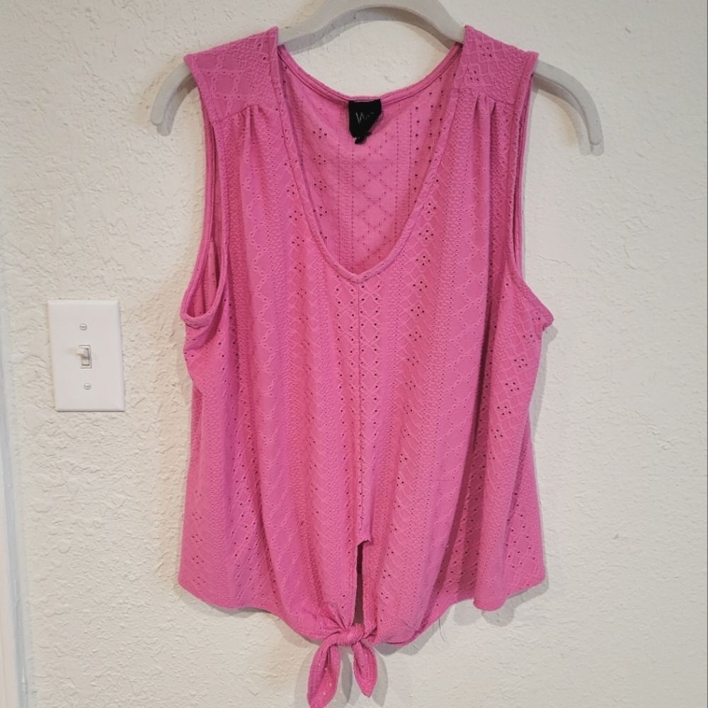 W5 ✨️ Pink Top Size Large